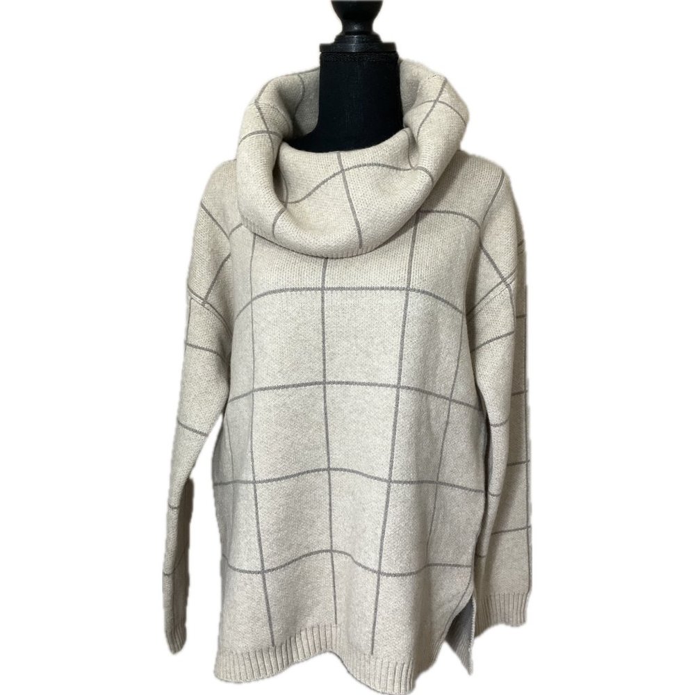 NWT Women's Hem & Thread Turtle Neck pullover  size : Medium